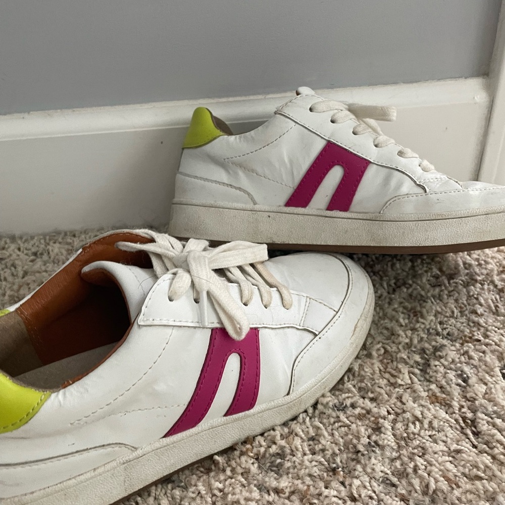 Lucky Brand Hinta Leather White and Pink Sneakers